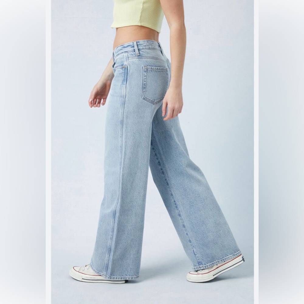 EUC‎ Pacsun Eco Light Indigo Low Rise Baggy Jeans Size 27